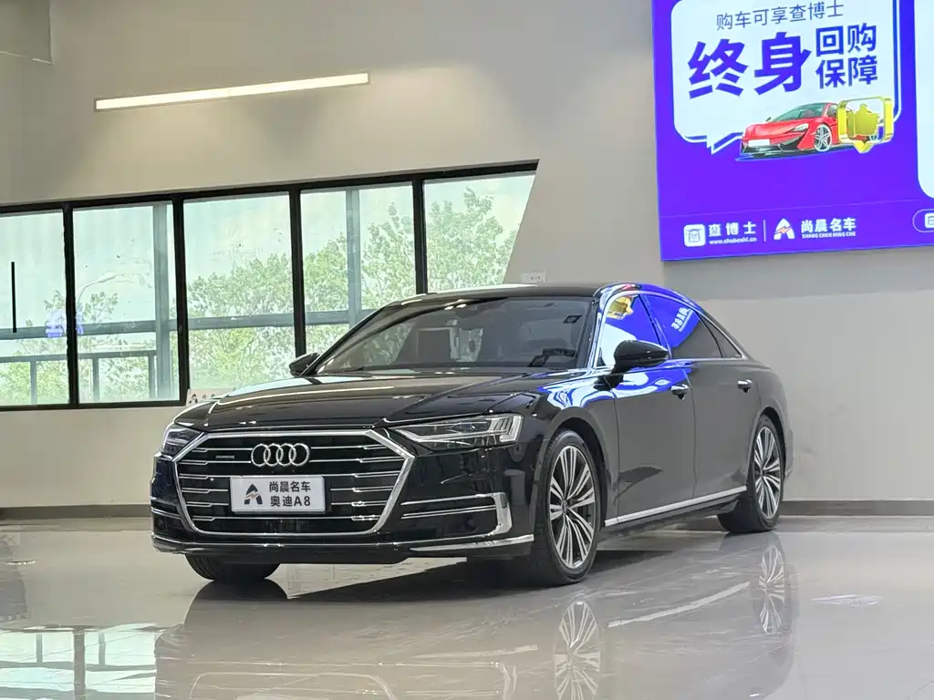 Audi A8 2022 — фото 1