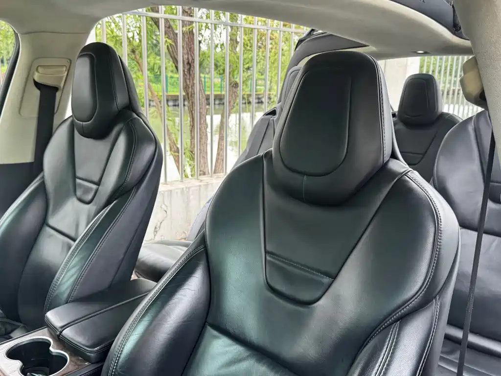 Tesla Model X 2017 — фото 14
