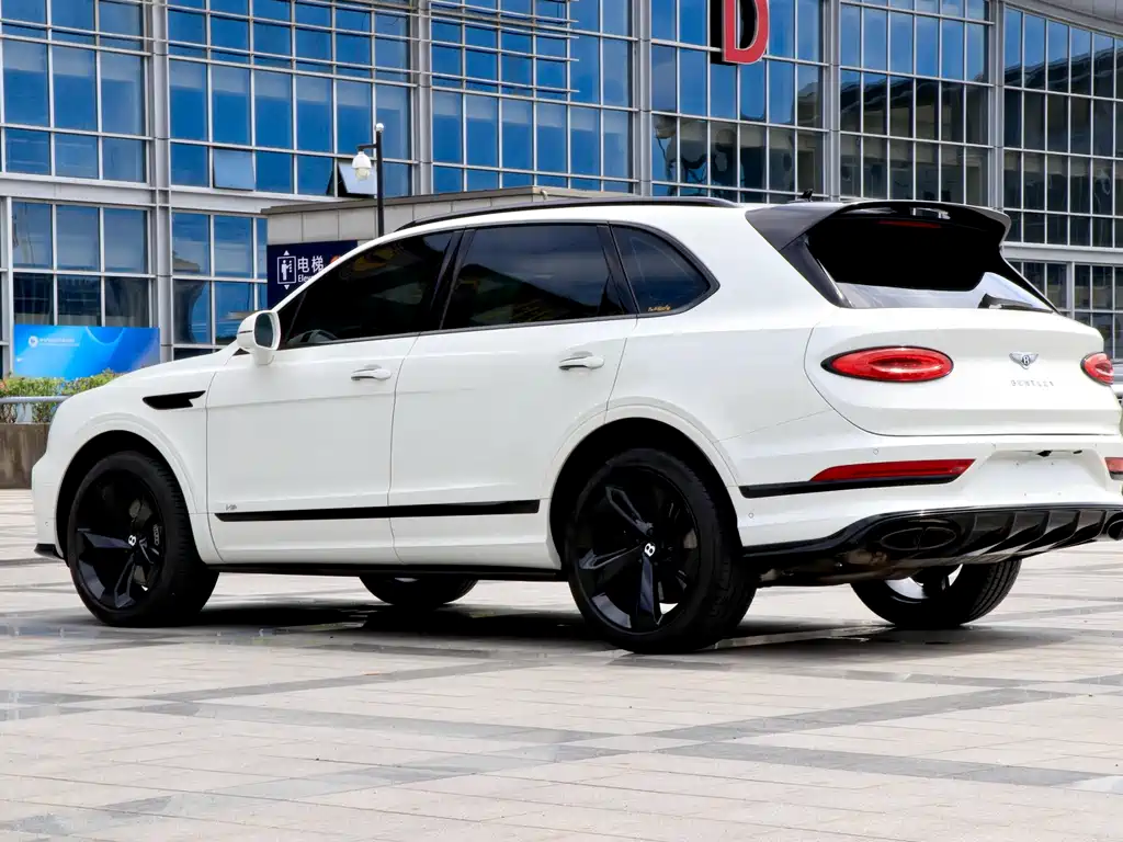 Bentley Bentayga 2021 — фото 10