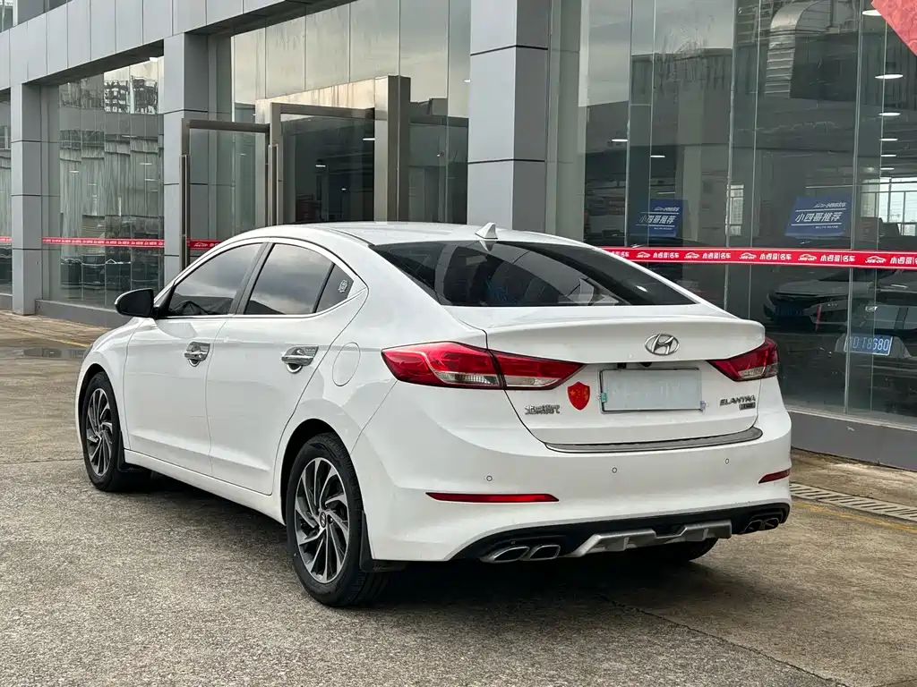 Hyundai Elantra 2019 — фото 4