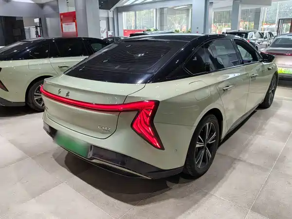Hongqi EH7 2024