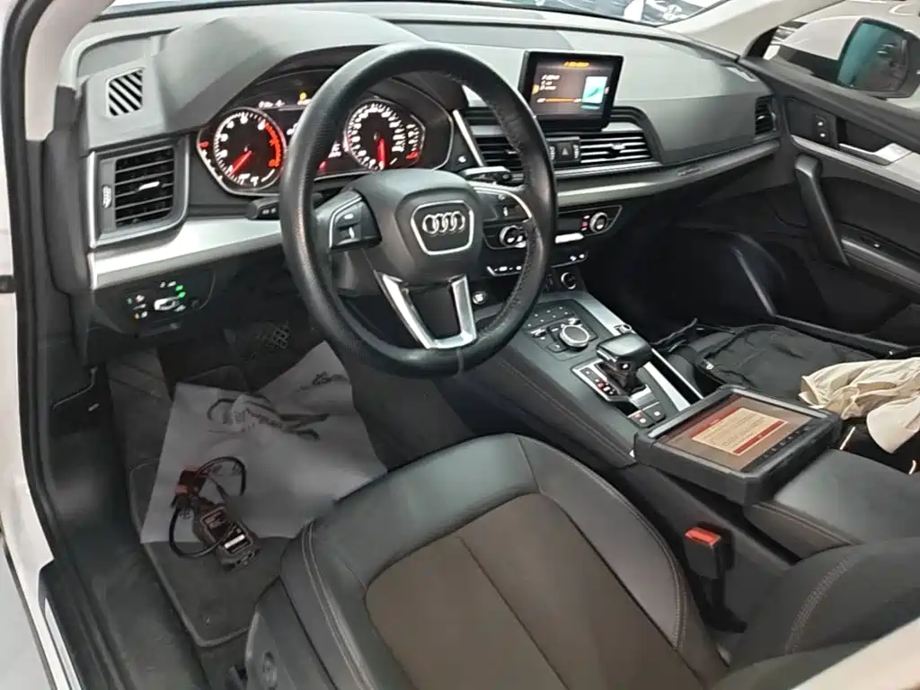 Audi Q5L 2020 — фото 10