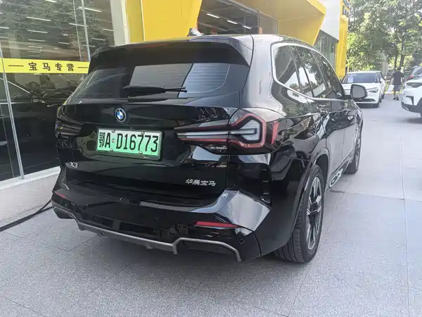 BMW iX3 2024