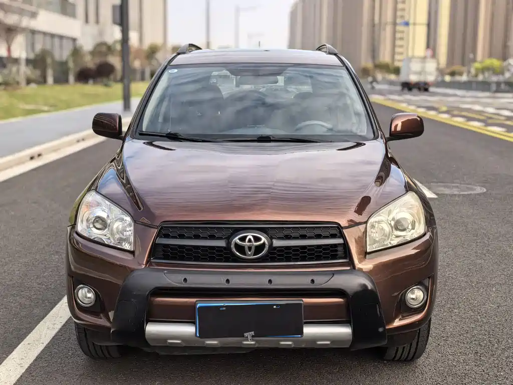 Toyota RAV4 2013 — фото 2
