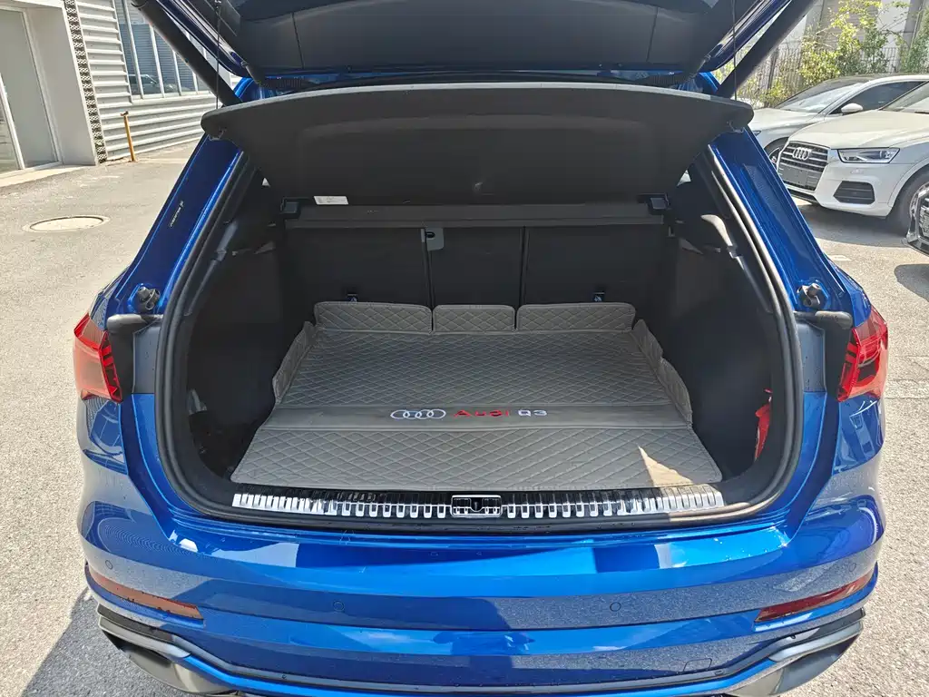 Audi Q3 2023 — фото 14