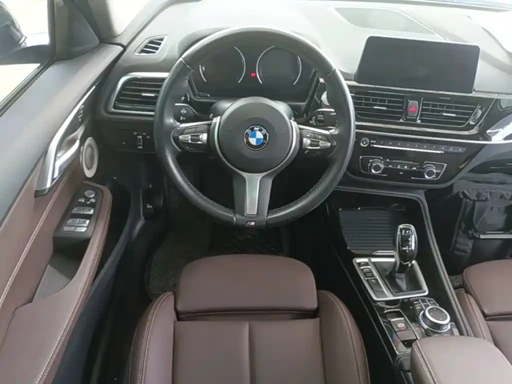 BMW 1 Series 2021 — фото 11