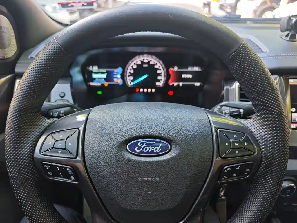 Ford Everest 2019 — фото 12