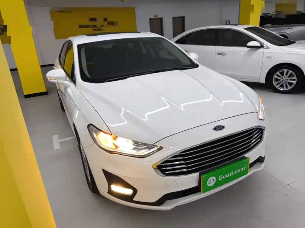 Ford Mondeo 2020 — фото 23