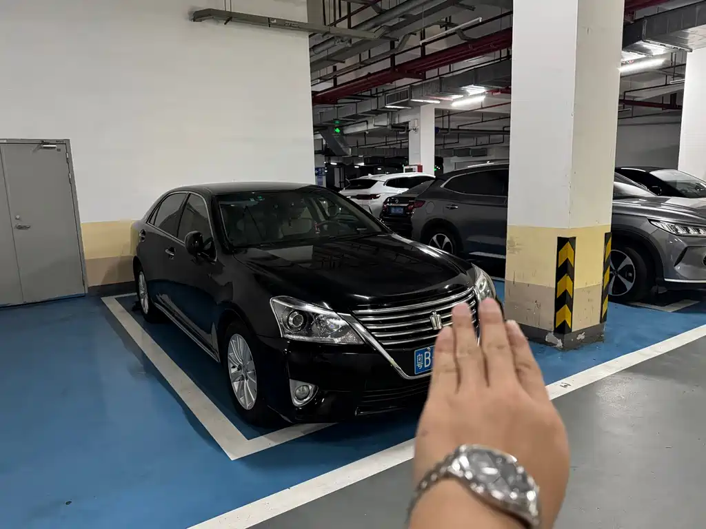 Toyota Crown 2014