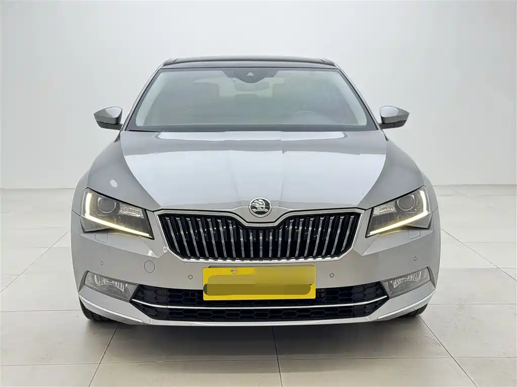Skoda Superb 2017 — фото 21