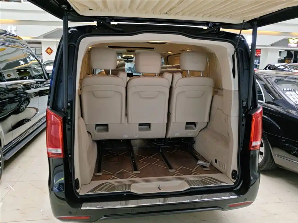 Mercedes-Benz V-Class 2021 — фото 15