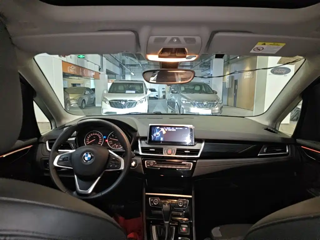 BMW 2 Series Active Tourer 2017 — фото 10