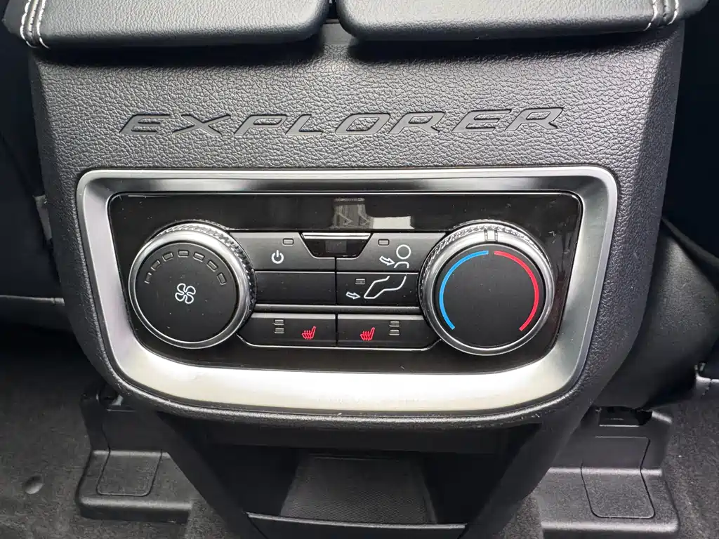 Ford Explorer 2023 — фото 10