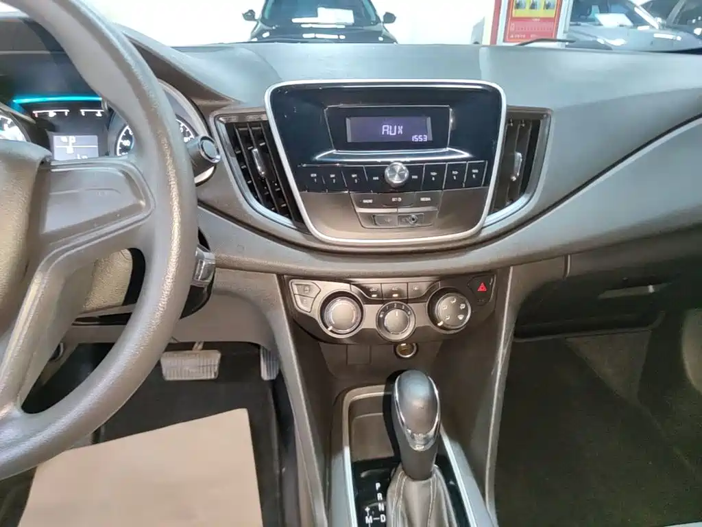 Chevrolet Cavalier 2018 — фото 13