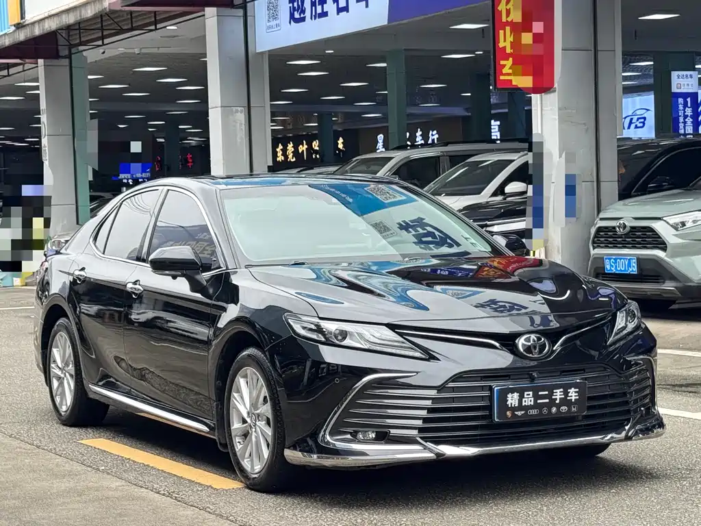 Toyota Camry 2023 — фото 3