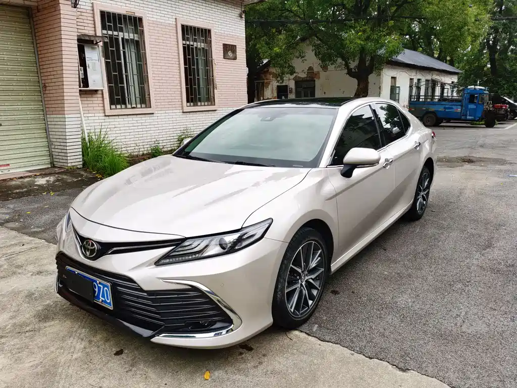 Toyota Camry 2023 — фото 3