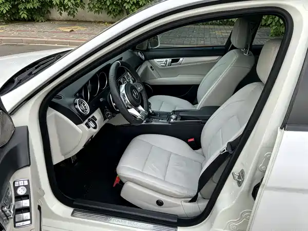 Mercedes-Benz C-Class 2011