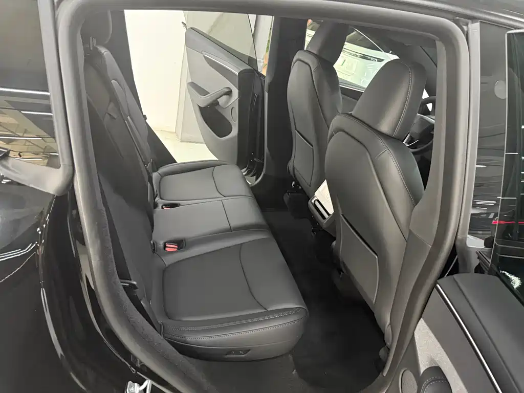 Tesla Model Y 2026