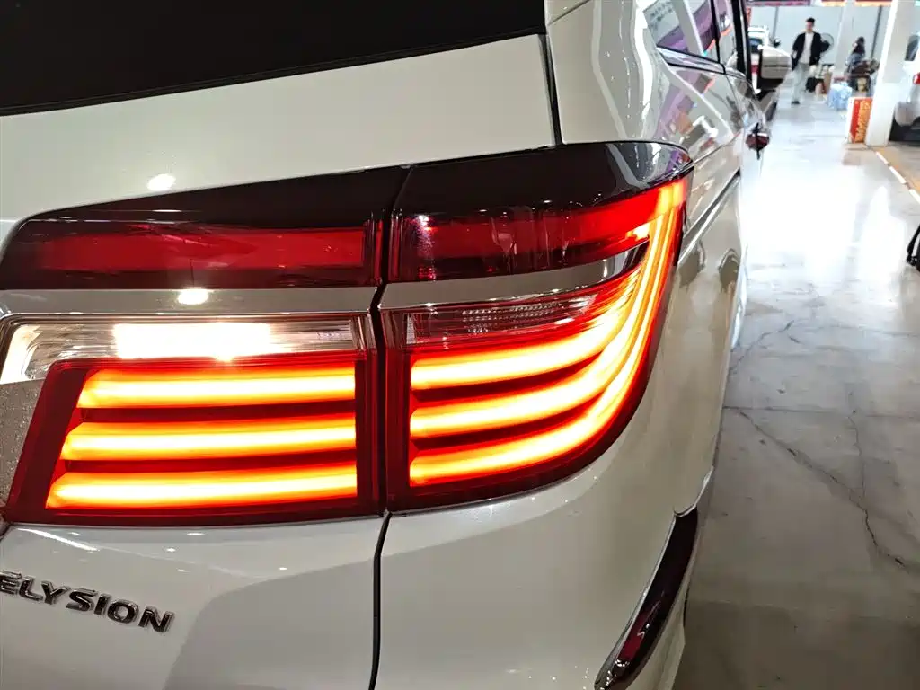 Honda Elysion 2018 — фото 20