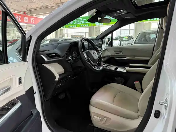 Toyota Granvia 2023