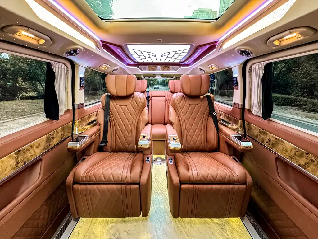 Mercedes-Benz V-Class 2023 — фото 21