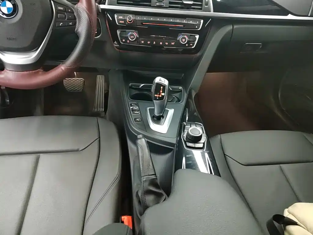 BMW 3 Series 2017 — фото 14