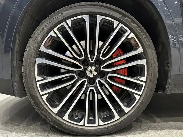 NIO ES8 2025