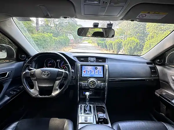 Toyota Reiz 2013