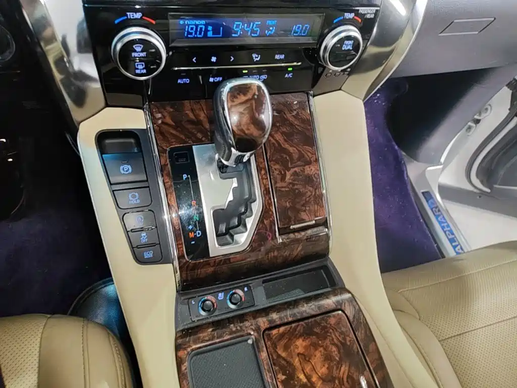 Toyota Alphard 2018 — фото 14