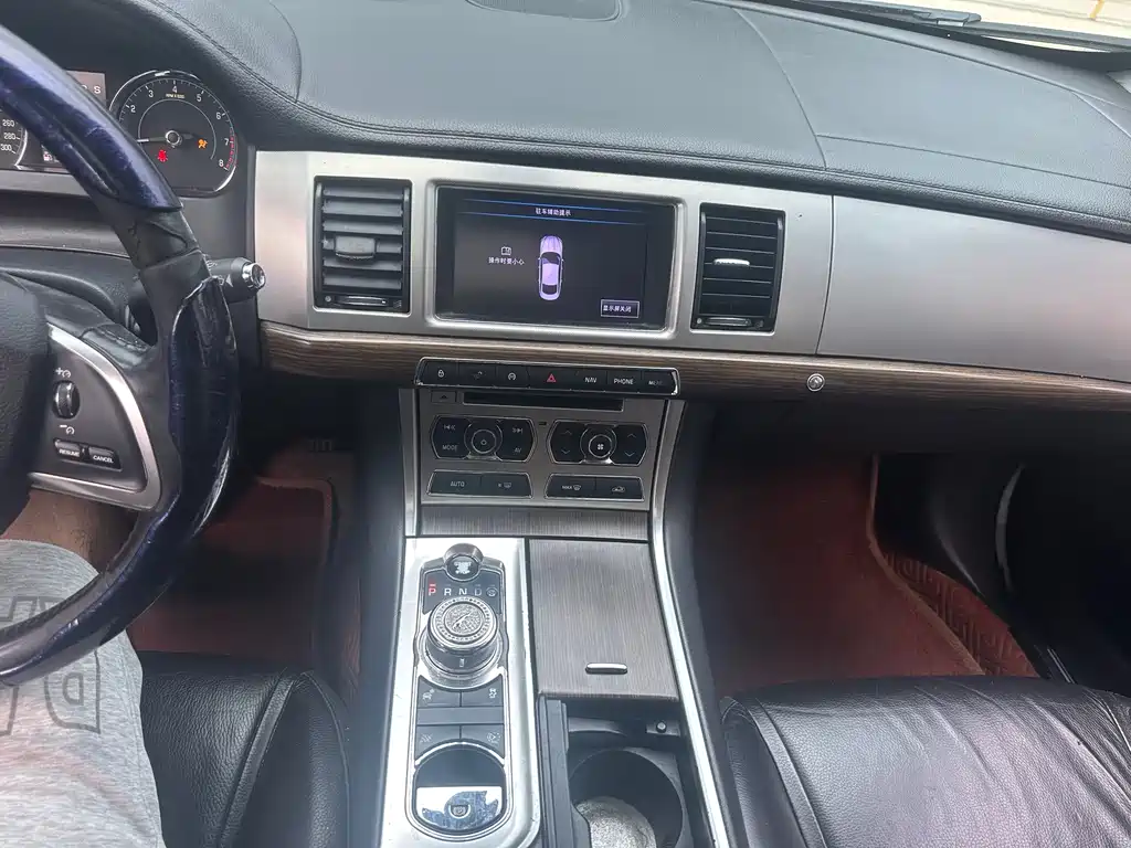 Jaguar XF 2013 — фото 20