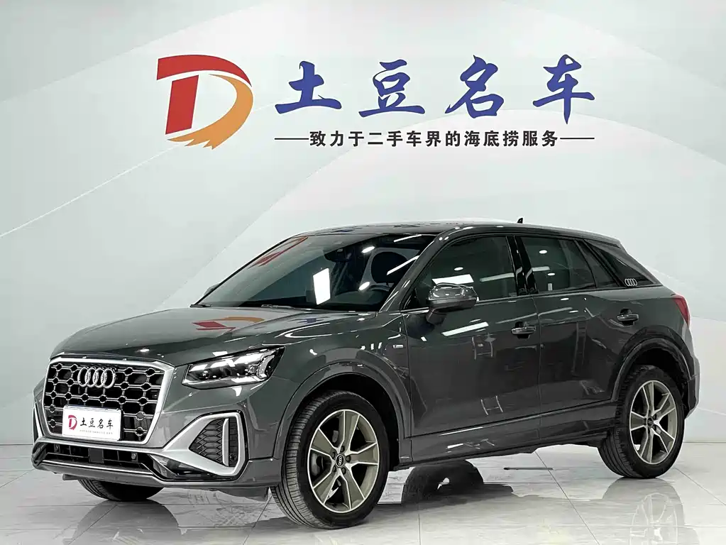 Audi Q2L 2022 — фото 1