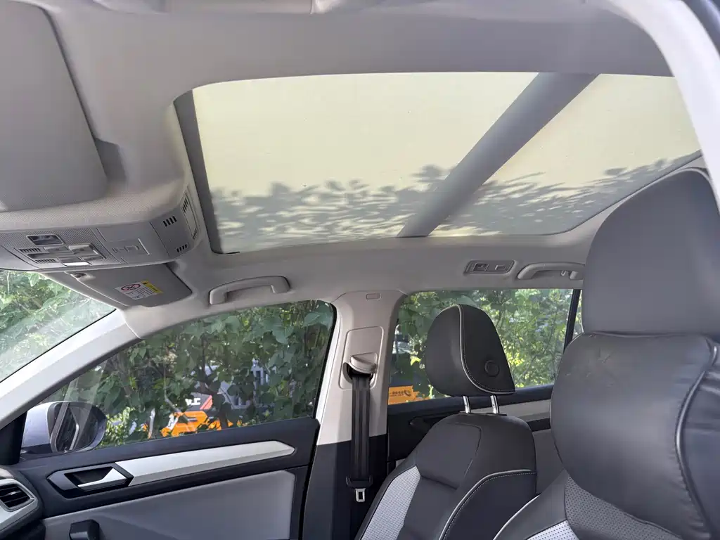 Volkswagen T-Roc 2023