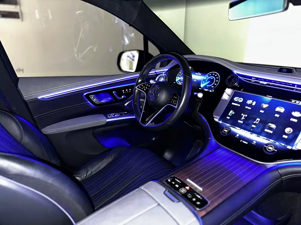 Mercedes-Benz EQS SUV 2023 — фото 29