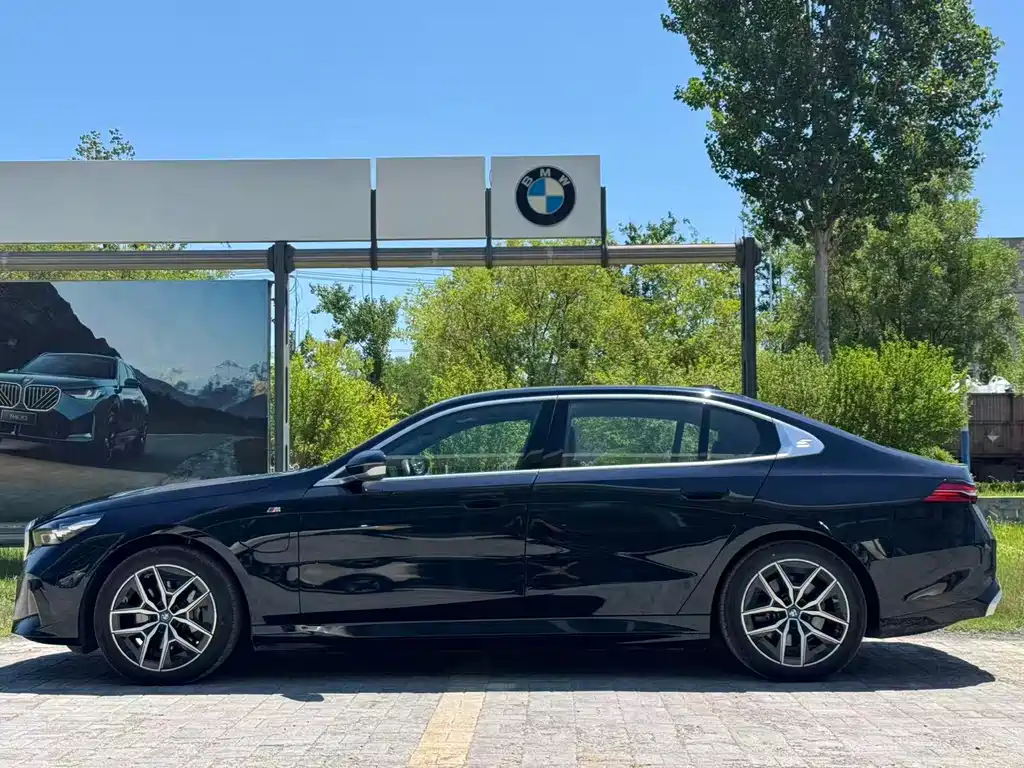 BMW i5 2025 — фото 3