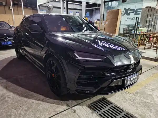 Lamborghini Urus 2021