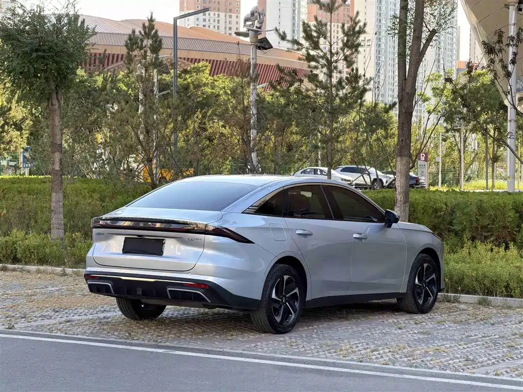 Geely Galaxy L6 2025 — фото 4