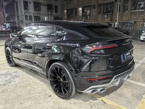 Lamborghini Urus 2021