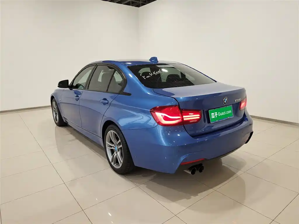BMW 3 Series 2018 — фото 23