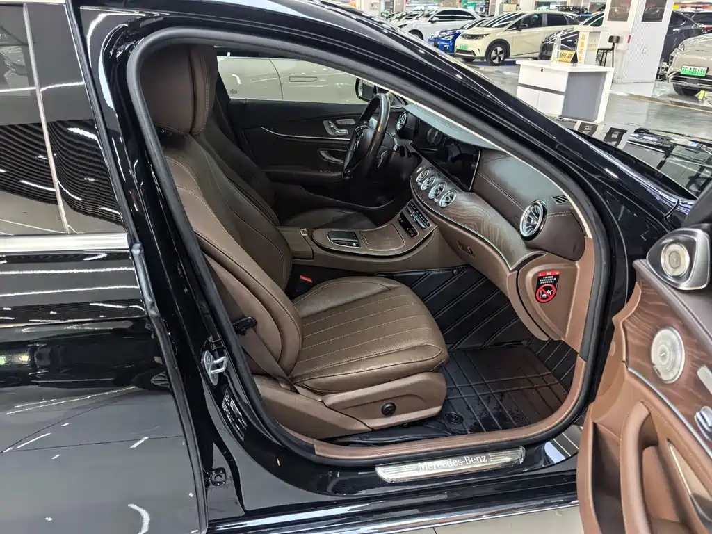 Mercedes-Benz E-Class 2023 — фото 14