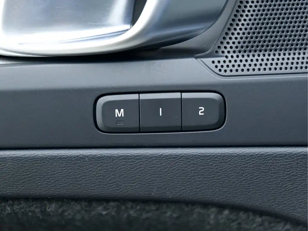Volvo XC40 2023 — фото 24