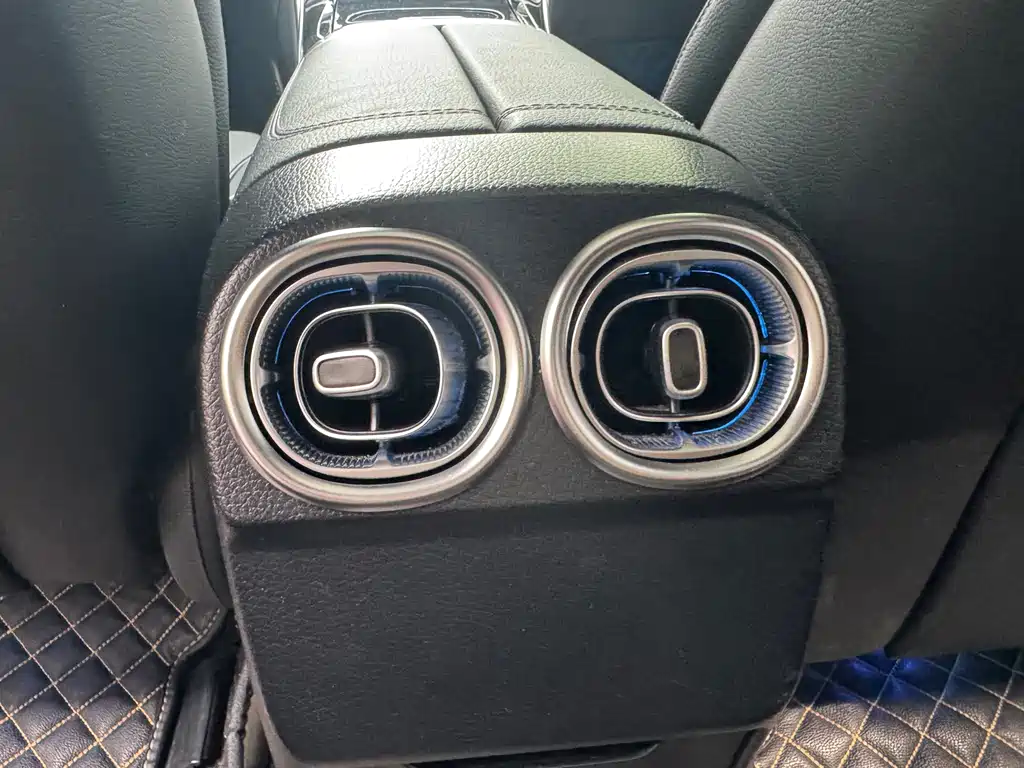 Mercedes-Benz C-Class 2023 — фото 15