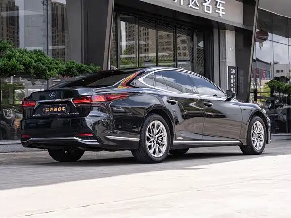 Lexus LS 2021