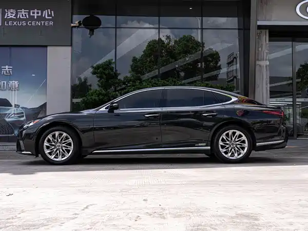 Lexus LS 2021