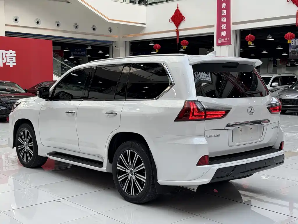 Lexus LX 2020 — фото 18