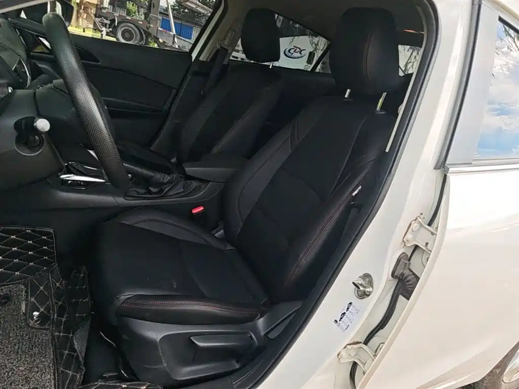 Mazda 3 Axela 2015 — фото 15