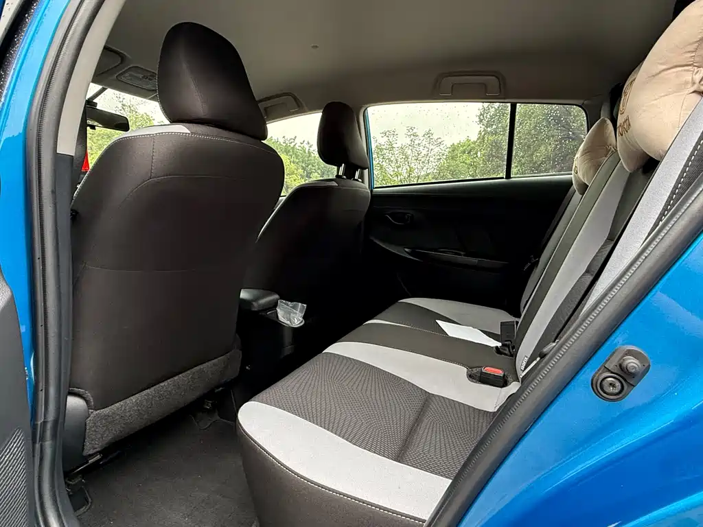 Toyota Yaris L 2020 — фото 6