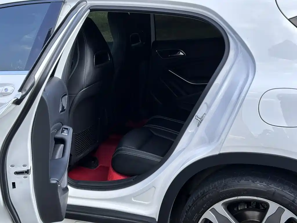 Mercedes-Benz GLA 2016 — фото 15