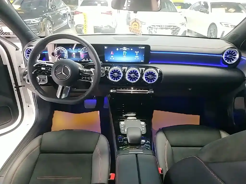 Mercedes-Benz A-Class 2024 — фото 10