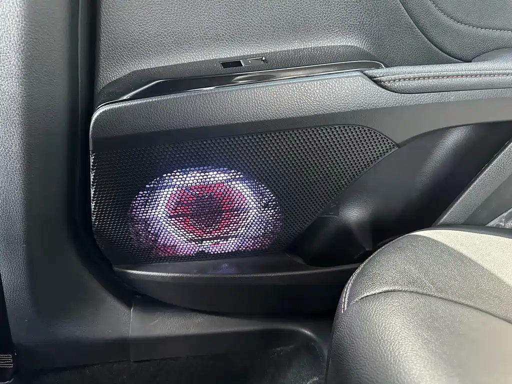 Toyota Camry 2023 — фото 25