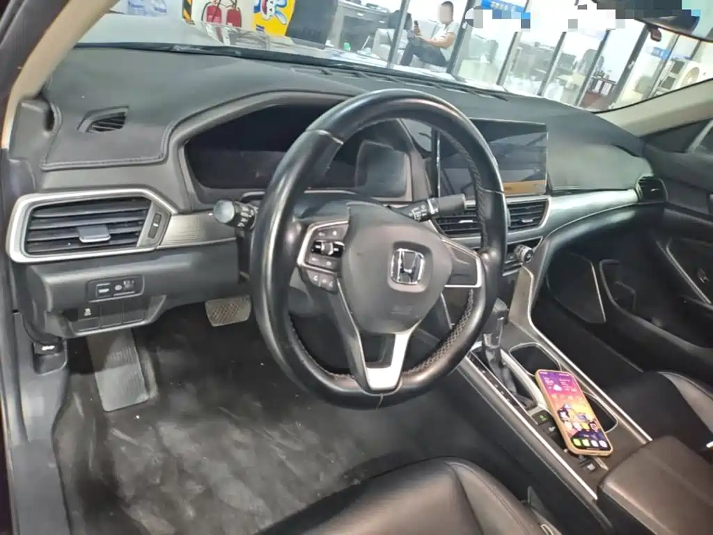Honda Accord 2022 — фото 10